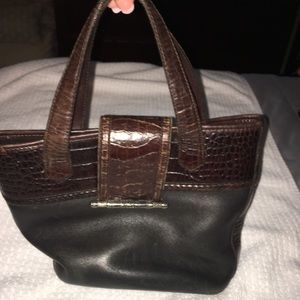 Classic dark leather Brighton shoulder bag.